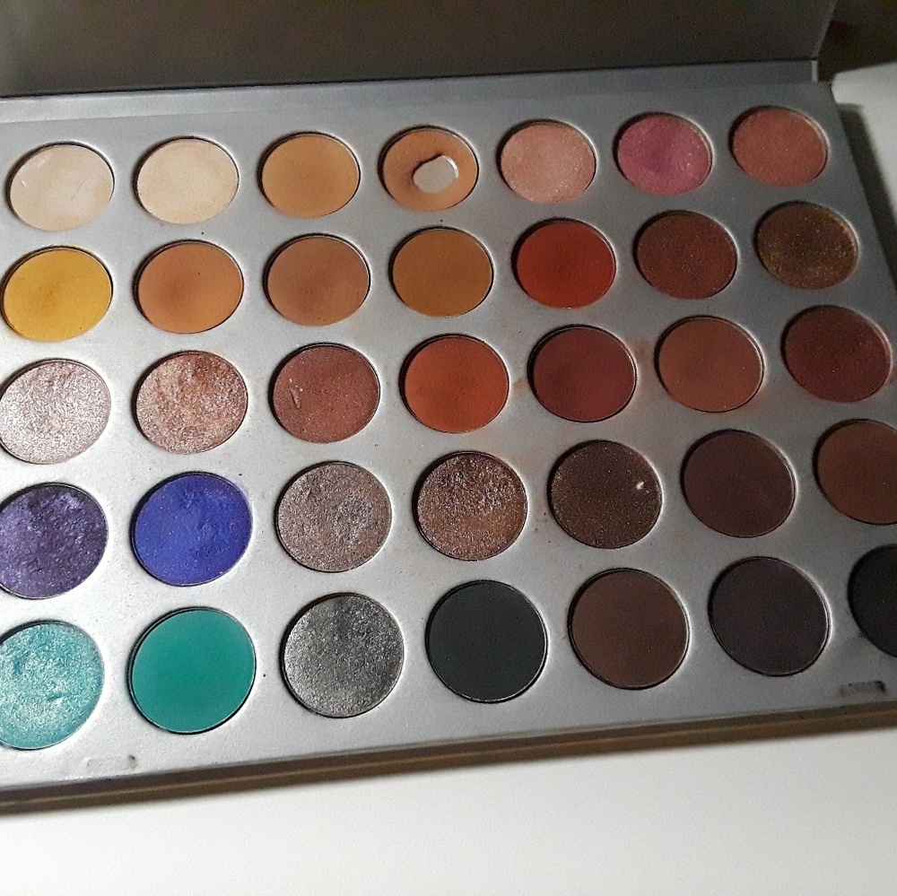 Jacklyn hill pallet.